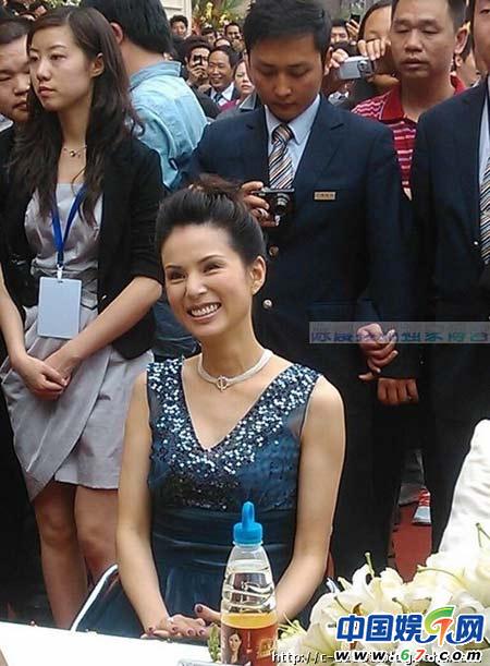 李若彤消瘦变脸表情僵硬 小龙女显老态粉丝唏嘘(图)