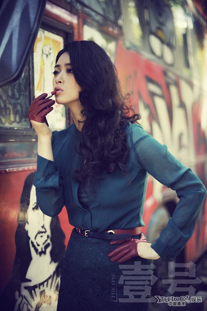 蒋欣造型百变演绎摩登女郎 女人味十足