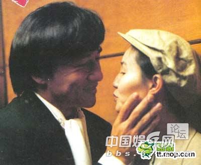 揭秘被成龙大哥强吻过的明星 男女通吃口味重