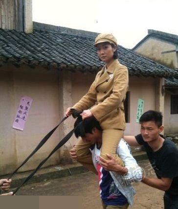 给跪了！网络上的大神你们都学不来