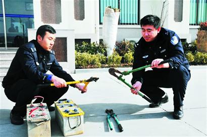 数万照片中揪出黑手