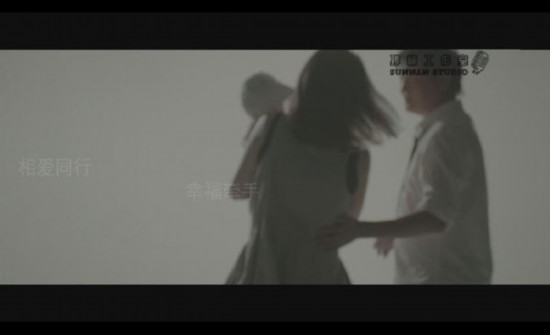 孙楠潘蔚一岁女儿首次曝光 全家出镜孙楠MV