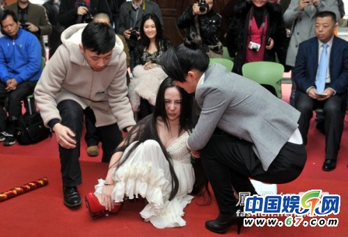 女星名模摔倒尴尬瞬间