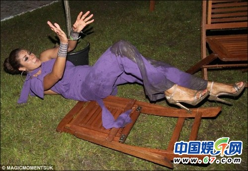 女星名模摔倒尴尬瞬间