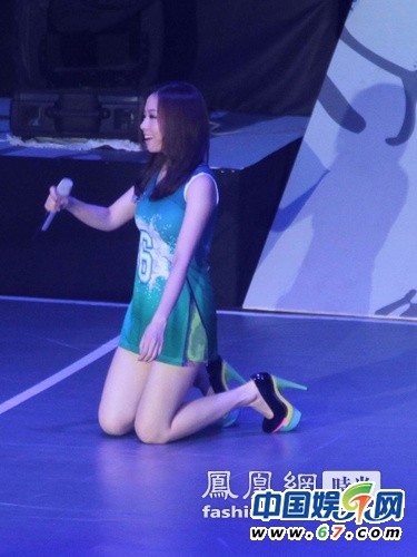 女星名模摔倒尴尬瞬间