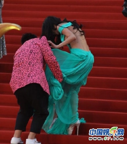 女星名模摔倒尴尬瞬间