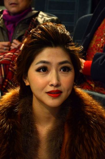 非诚勿扰美女嘉宾来青 化身爱情顾问考帅哥 非诚勿扰美女嘉宾来青 化身爱情顾问考帅哥