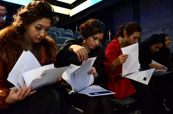 非诚勿扰美女嘉宾来青 化身爱情顾问考帅哥