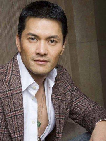 曝明星神奇驻颜术：金喜善输血 刘德华打回春针