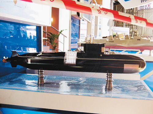 推销给印度的”阿穆尔“改进型模型，“萨罗夫”号的指挥塔围壳与它差别较大。