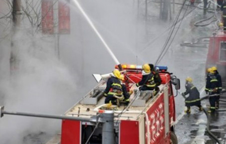 陕西延安商厦失火 7小时未被扑灭