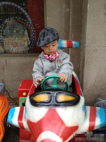 沈傲君儿子近照曝光