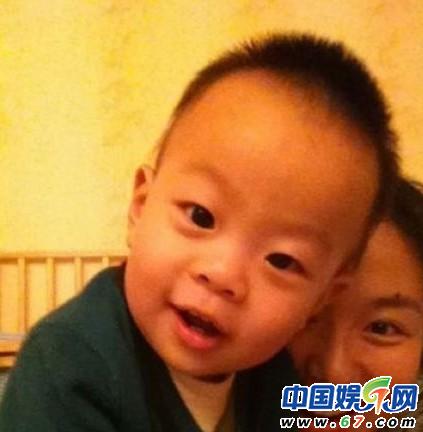 沈傲君儿子近照曝光