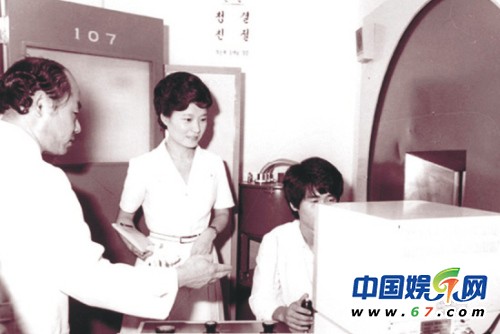 美女总理出镜如明星