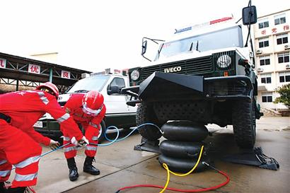 百人城市地震搜救队成立 百人城市地震搜救队成立