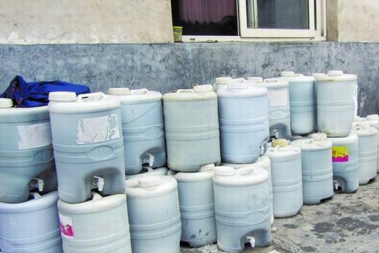 夫妻租农家院灌假冒味达美味极鲜