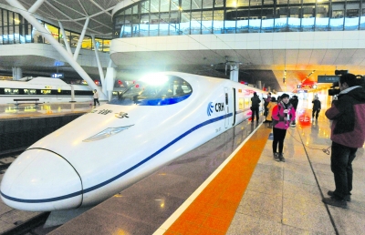 “贴地飞行”5小时 倒置饮料瓶不倒