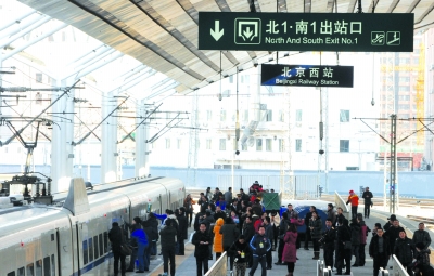 “贴地飞行”5小时 倒置饮料瓶不倒