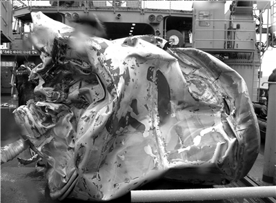 韩国打捞出朝鲜一级火箭的燃料桶。