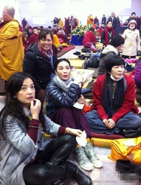 王菲赵薇印度朝圣 小四月李嫣同行