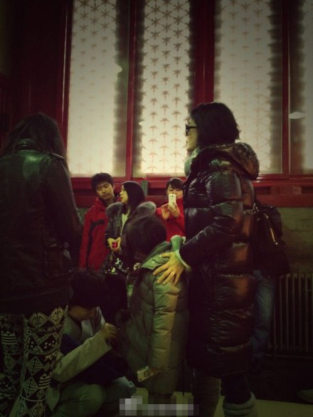 王菲赵薇印度朝圣 小四月李嫣同行