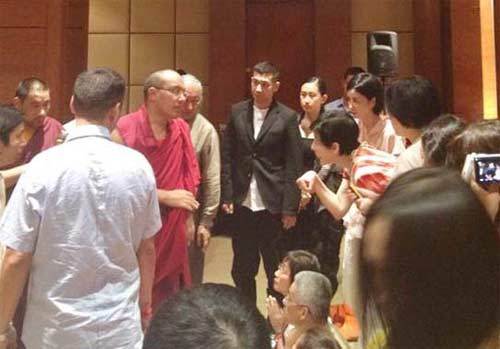 王菲赵薇印度朝圣 小四月李嫣同行