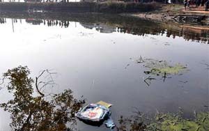 江西面包车坠水原因系司机车速较快 操作不当 江西面包车坠水原因系司机车速较快 操作不当