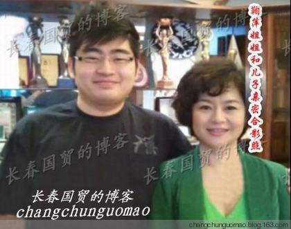 47岁鞠萍与前夫所生19岁儿子曝光 网友：肥胖版蜡笔小新