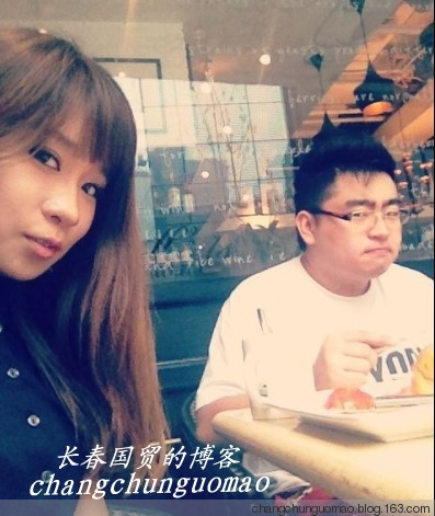 47岁鞠萍与前夫所生19岁儿子曝光 网友：肥胖版蜡笔小新