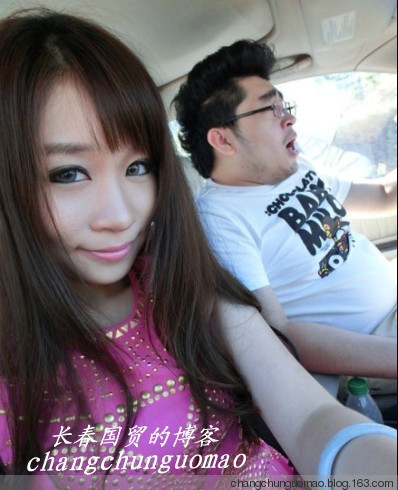 47岁鞠萍与前夫所生19岁儿子曝光 网友：肥胖版蜡笔小新