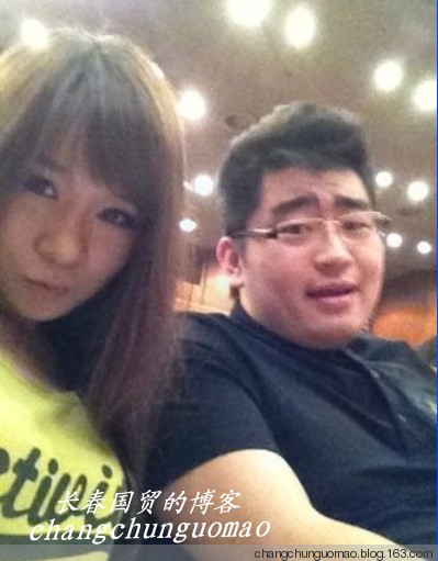 47岁鞠萍与前夫所生19岁儿子曝光 网友：肥胖版蜡笔小新