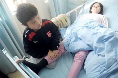 李克强批示“十岁男孩照顾母亲故事” 医疗费用将减免