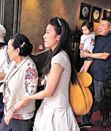 刘銮雄得贵子 欲爱女7400万钻石