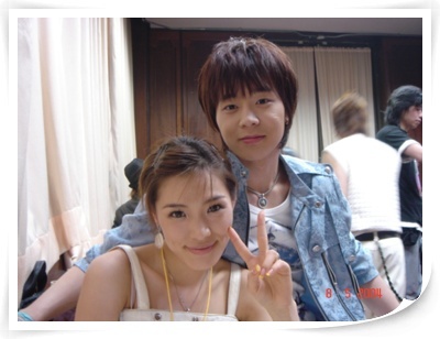 张东健罕见搞怪宋慧乔性感自拍 韩星罕见生活照