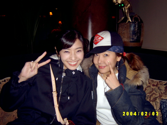 张东健罕见搞怪宋慧乔性感自拍 韩星罕见生活照