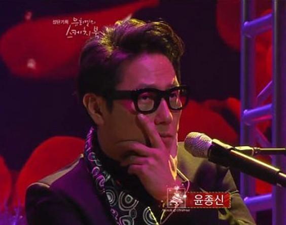 韩女星节目现场跳钢管舞 主持人流鼻血