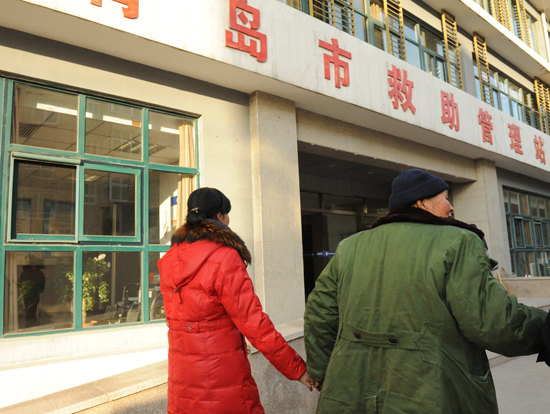 美貌厂花精神失常流浪街头 丈夫曾养小三