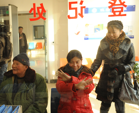 美貌厂花精神失常流浪街头 丈夫曾养小三