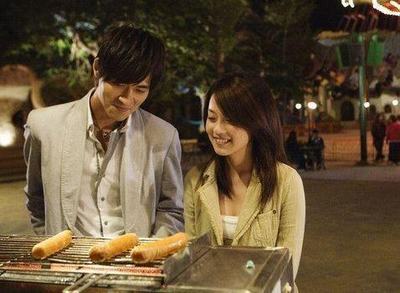 周渝民喻虹渊恋情被曝光 开跑车同出街购物已同居