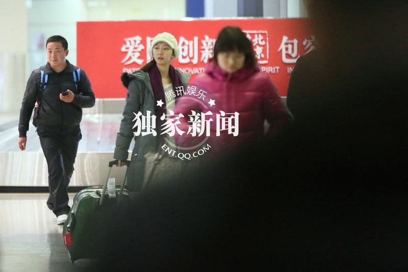 凌潇肃唐一菲当众亲昵 唐一菲忙卖萌撒娇