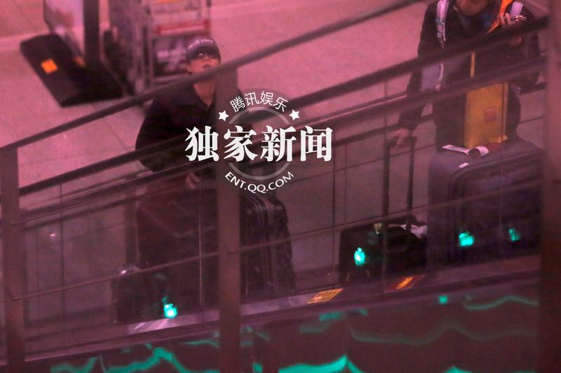 凌潇肃唐一菲当众亲昵 唐一菲忙卖萌撒娇