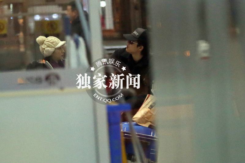 凌潇肃唐一菲当众亲昵 唐一菲忙卖萌撒娇