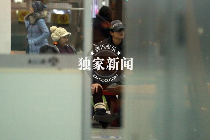 凌潇肃唐一菲当众亲昵 唐一菲忙卖萌撒娇