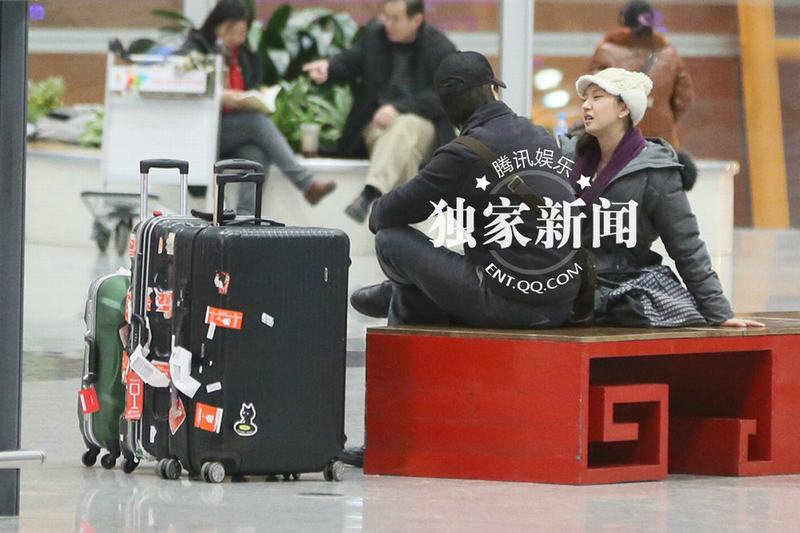 凌潇肃唐一菲当众亲昵 唐一菲忙卖萌撒娇