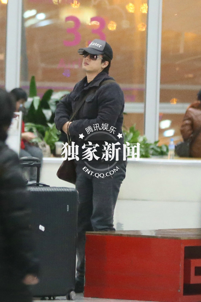 凌潇肃唐一菲当众亲昵 唐一菲忙卖萌撒娇