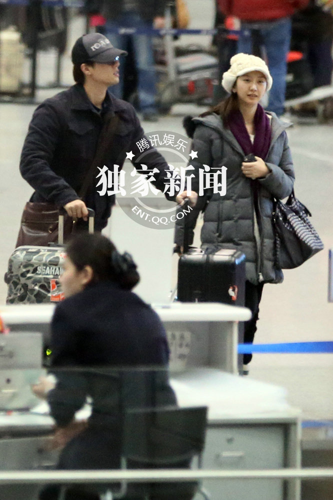 凌潇肃唐一菲当众亲昵 唐一菲忙卖萌撒娇