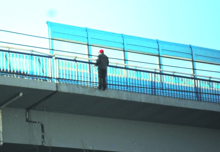 有啥想不开 拿命来冒险