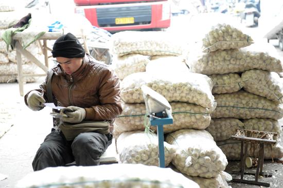 青岛气温下降菜价飙升 部分蔬菜价格涨三成