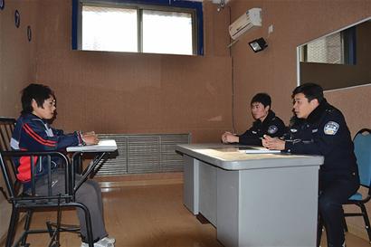 小老板姘居生子堕落为偷车贼