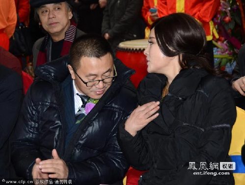 刘晓庆捞金频与老总贴面热聊